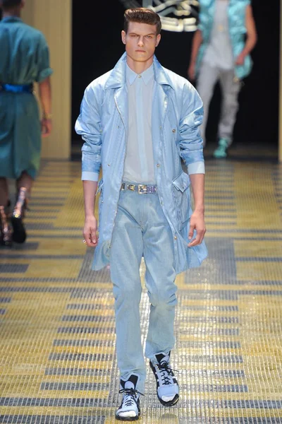 Look 17